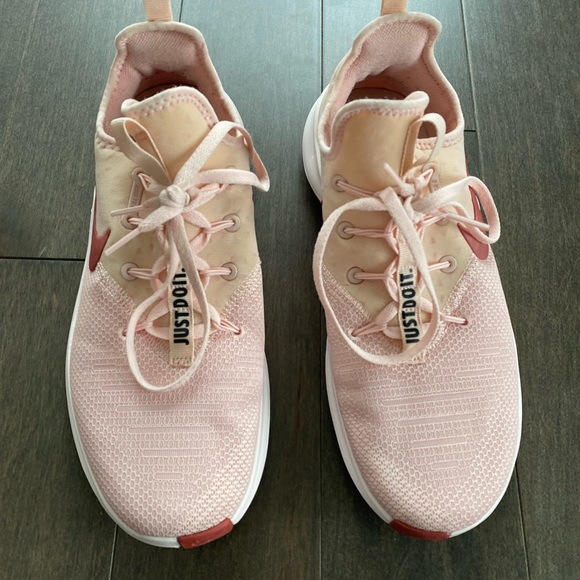 Women’s size 10 light pink Nike runners - Picture 6 of 8